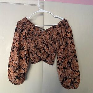 Flying Tomato paisley elastic crop top with puffy sleeves size small